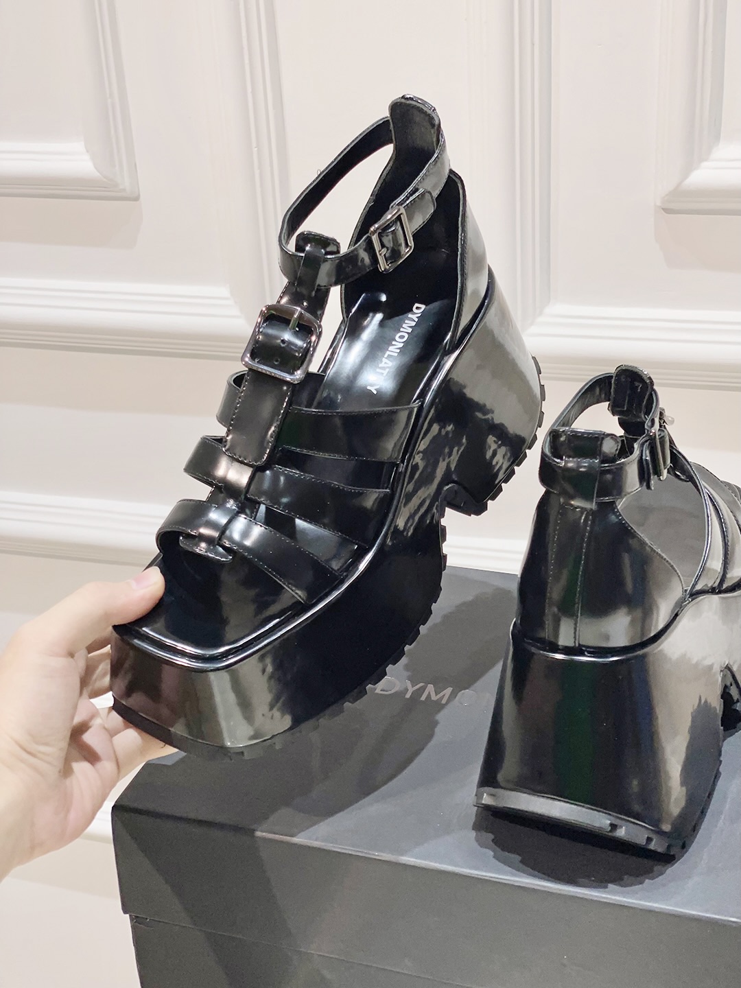 Fashion Trends: Sandal-Themed Footwear with Thick Soles and Velvet Resistance - 图片 8