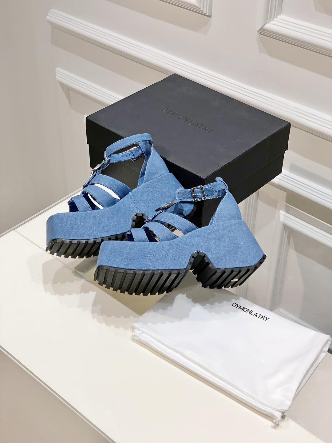 Fashion Trends: Sandal Atmosphere and Knit Design in Footwear Industry - 图片 4