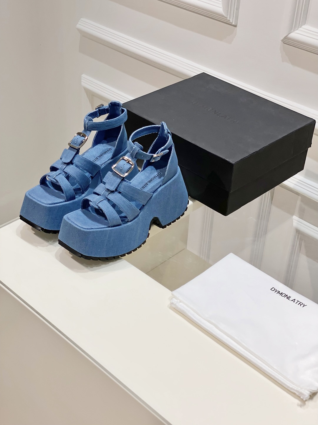 Fashion Trends: Sandal Atmosphere and Knit Design in Footwear Industry - 图片 2