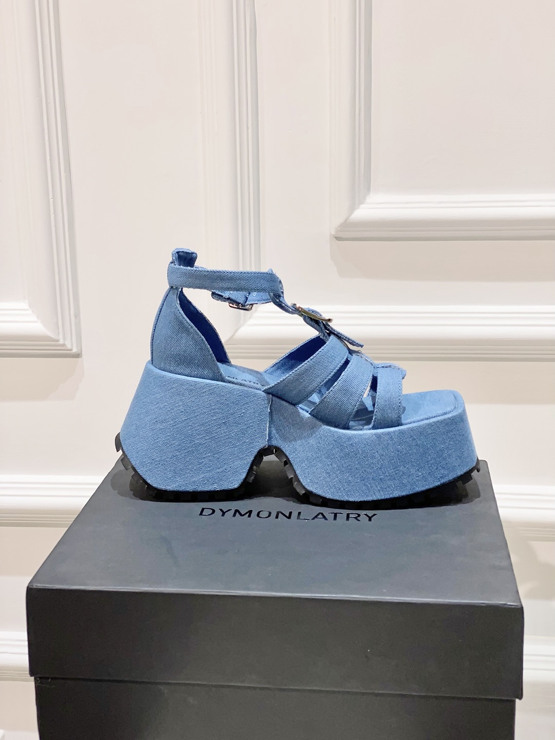 Fashion Trends: Sandal Atmosphere and Knit Design in Footwear Industry - 图片 5