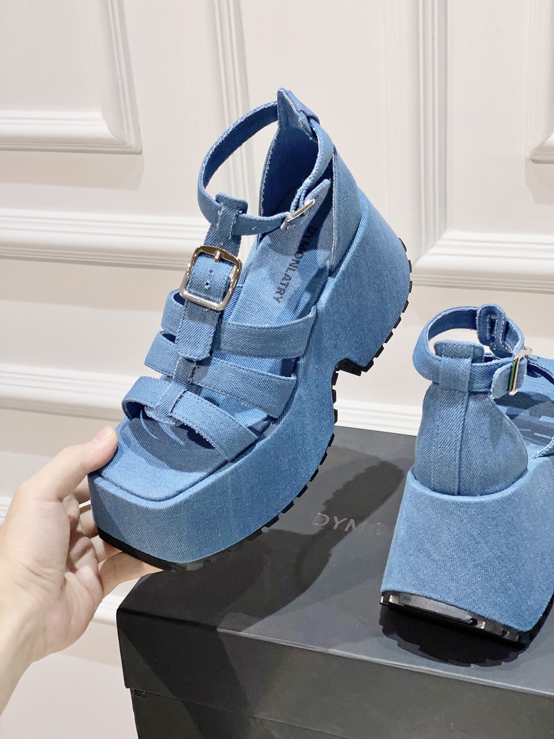 Fashion Trends: Sandal Atmosphere and Knit Design in Footwear Industry - 图片 8