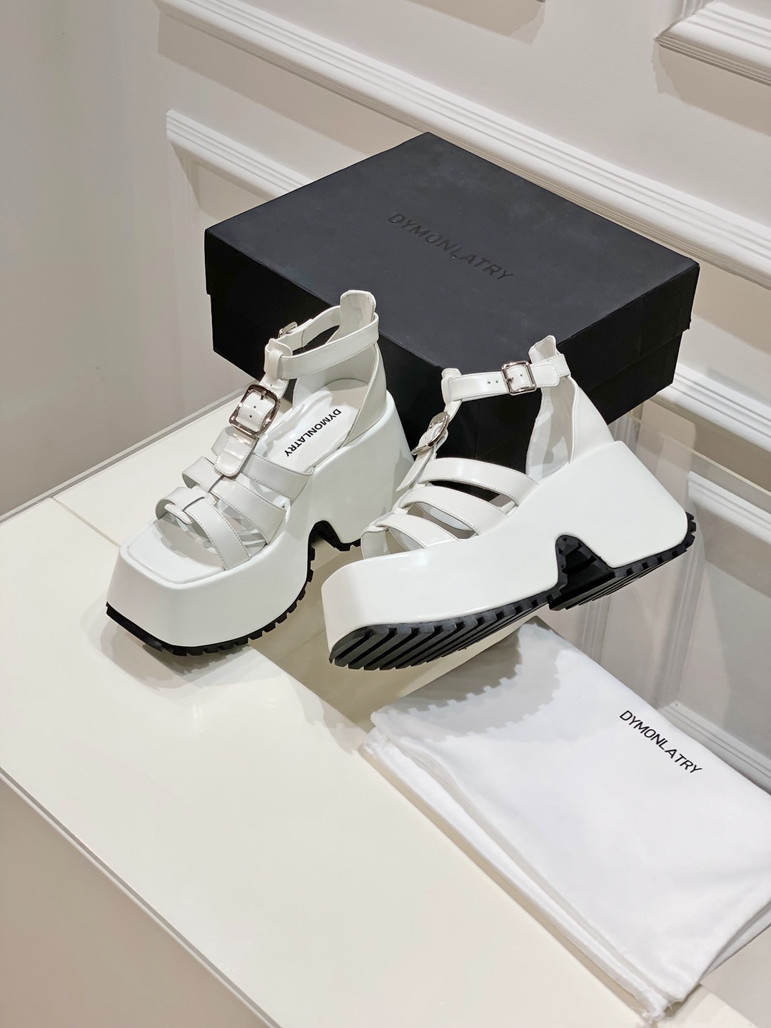 Fashionable Combat Sandals with Thick Atmosphere and Velvet Resistance - 图片 4