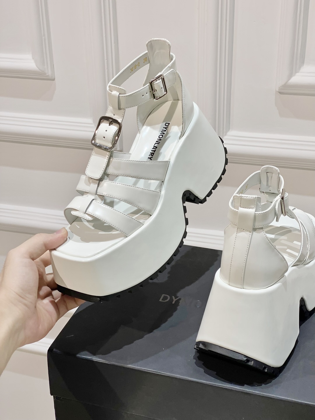 Fashionable Combat Sandals with Thick Atmosphere and Velvet Resistance - 图片 8