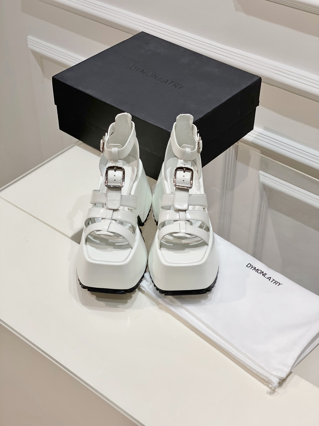 Fashionable Combat Sandals with Thick Atmosphere and Velvet Resistance - 图片 3