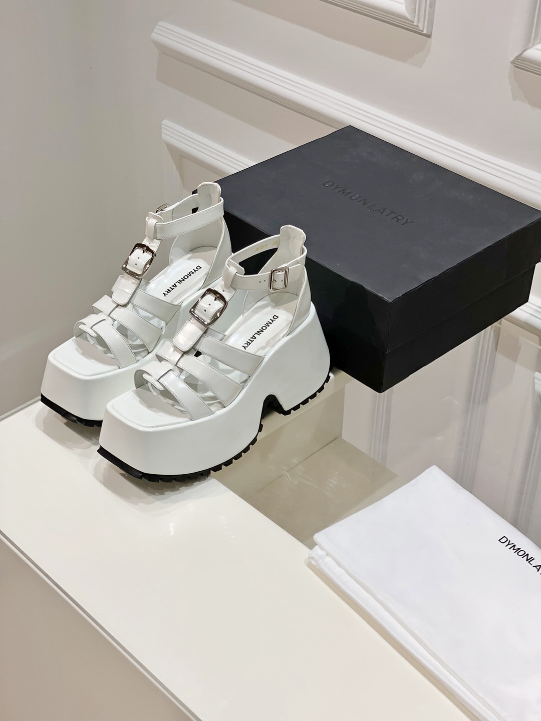 Fashionable Combat Sandals with Thick Atmosphere and Velvet Resistance - 图片 2