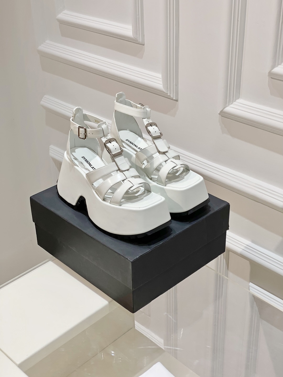 Fashionable Combat Sandals with Thick Atmosphere and Velvet Resistance