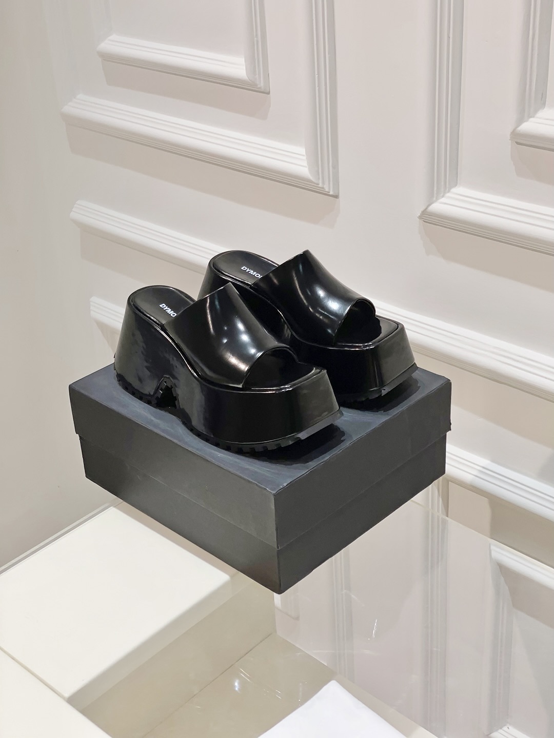 Thick Atmosphere Sandals Trend in P600 DYMLATY Fashion Industry