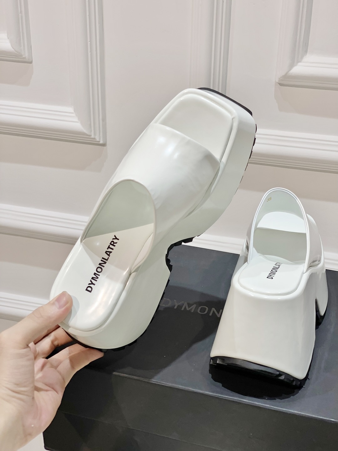 Thick Atmosphere of Sandals: P600 DYMLATY Fashion Trends in Footwear Industry - 图片 7