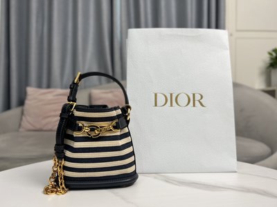The Best Affordable
 Dior Handbags Bucket Bags Blue Dark Navy Tannin Fall Collection Chains