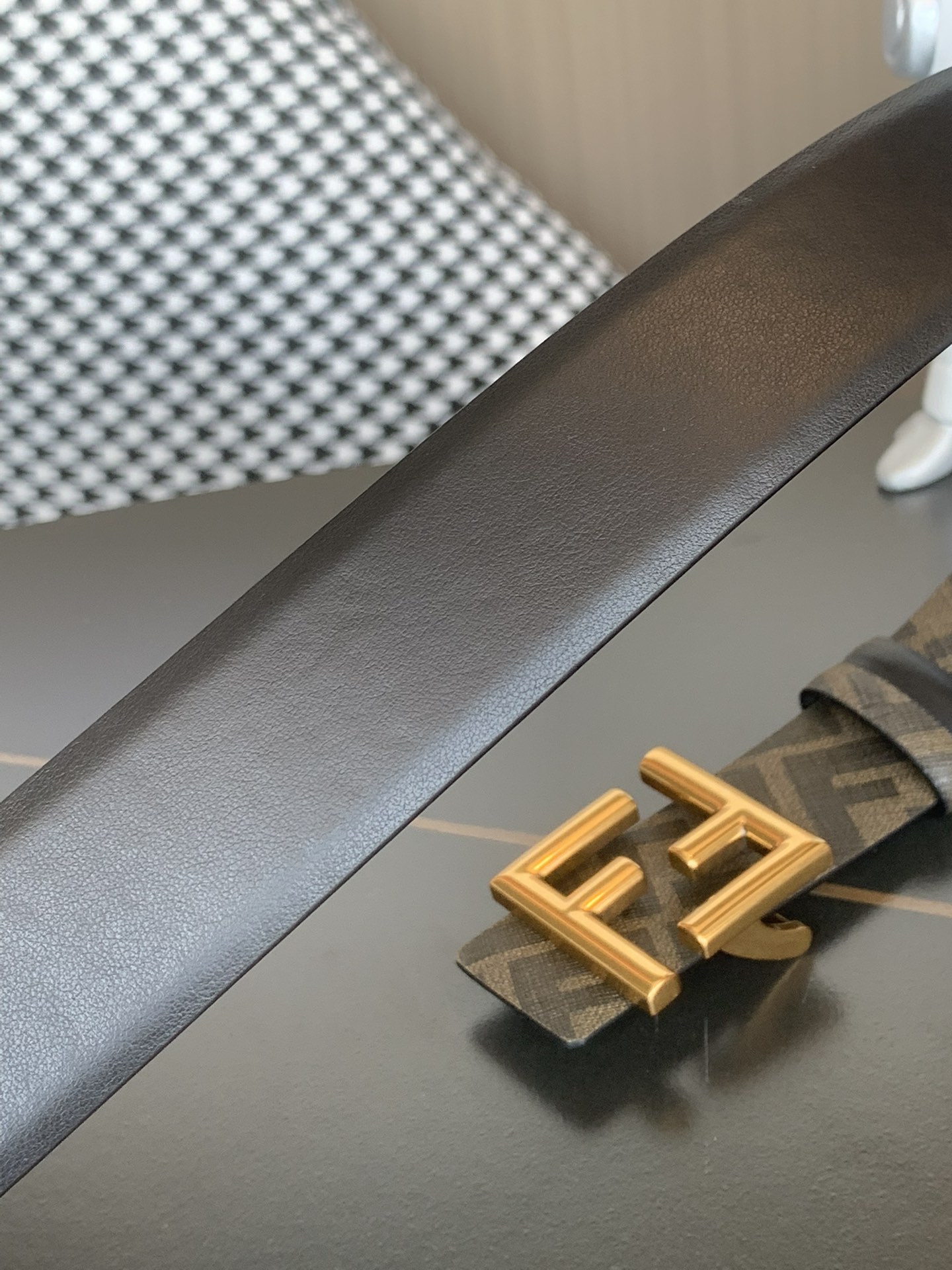 Fendi 同步礼盒 芬迪 FENDI 金双F标志 意大利进口牛皮，BAGUETTE系列 𝟑.𝟓𝐜𝐦宽度，镀钯皮带扣附链扣