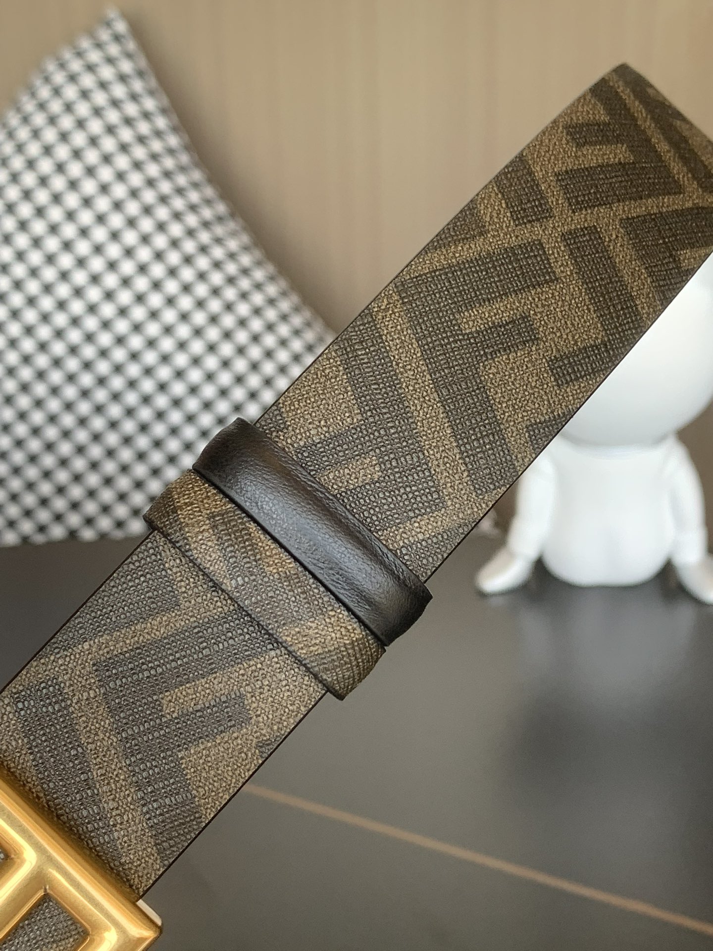 Fendi 同步礼盒 芬迪 FENDI 金双F标志 意大利进口牛皮，BAGUETTE系列 𝟑.𝟓𝐜𝐦宽度，镀钯皮带扣附链扣