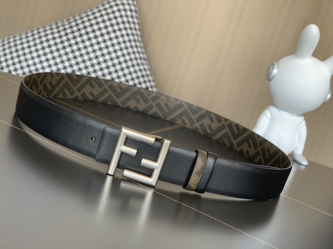 Fendi 同步礼盒 芬迪 FENDI 金双F标志 意大利进口牛皮，BAGUETTE系列 𝟑.𝟓𝐜𝐦宽度，镀钯皮带扣附链扣