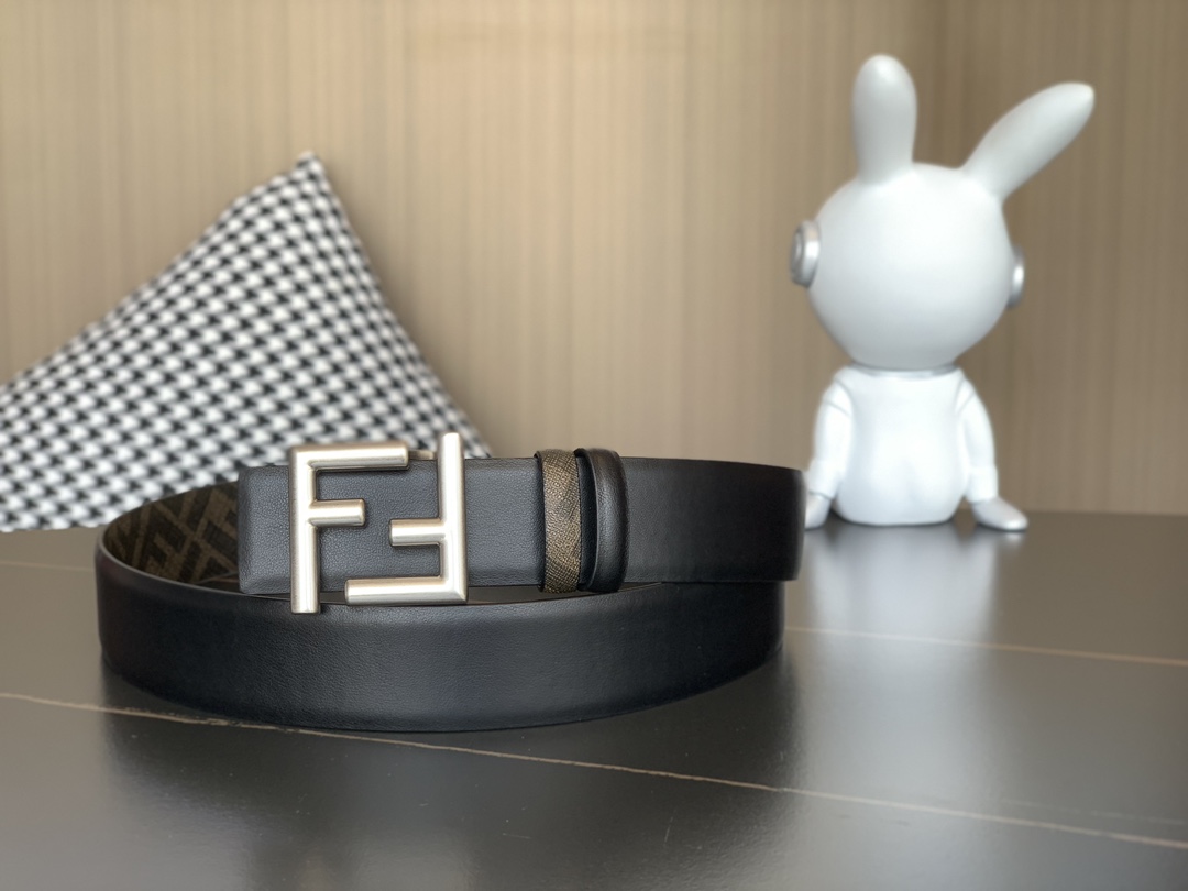 Fendi 同步礼盒 芬迪 FENDI 金双F标志 意大利进口牛皮，BAGUETTE系列 𝟑.𝟓𝐜𝐦宽度，镀钯皮带扣附链扣