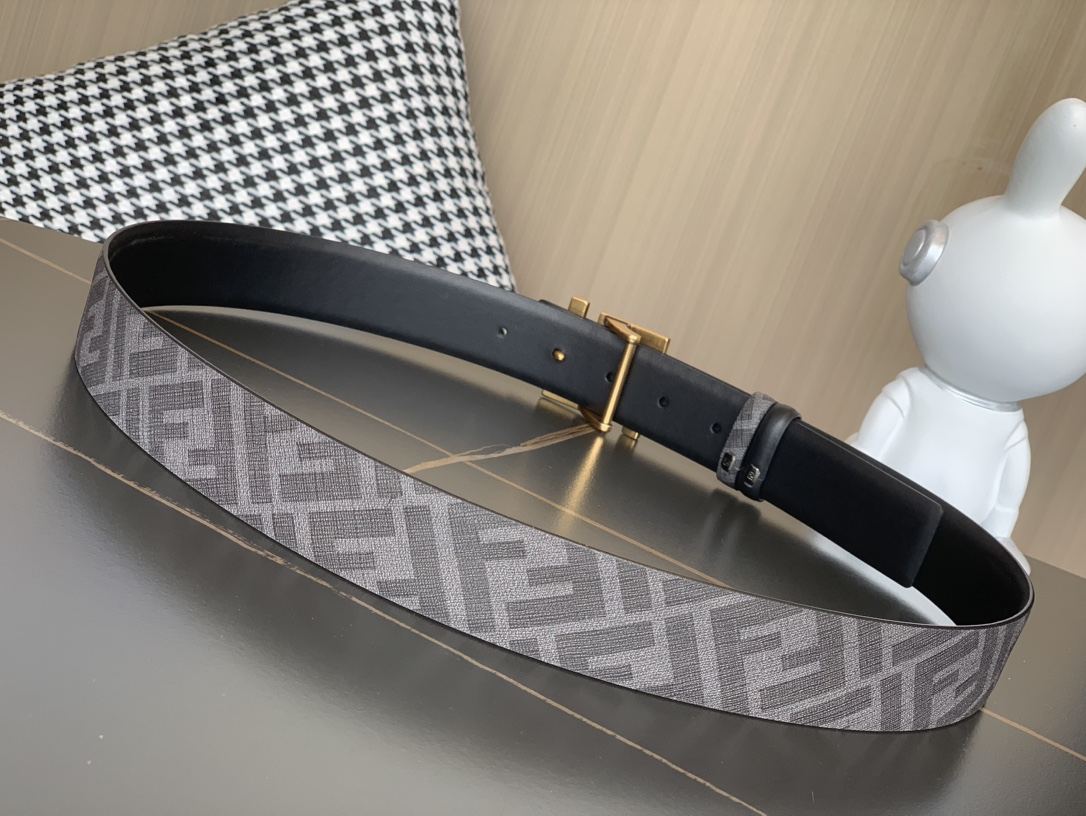 Fendi 同步礼盒 芬迪 FENDI 金双F标志 意大利进口牛皮，BAGUETTE系列 𝟑.𝟓𝐜𝐦宽度，镀钯皮带扣附链扣