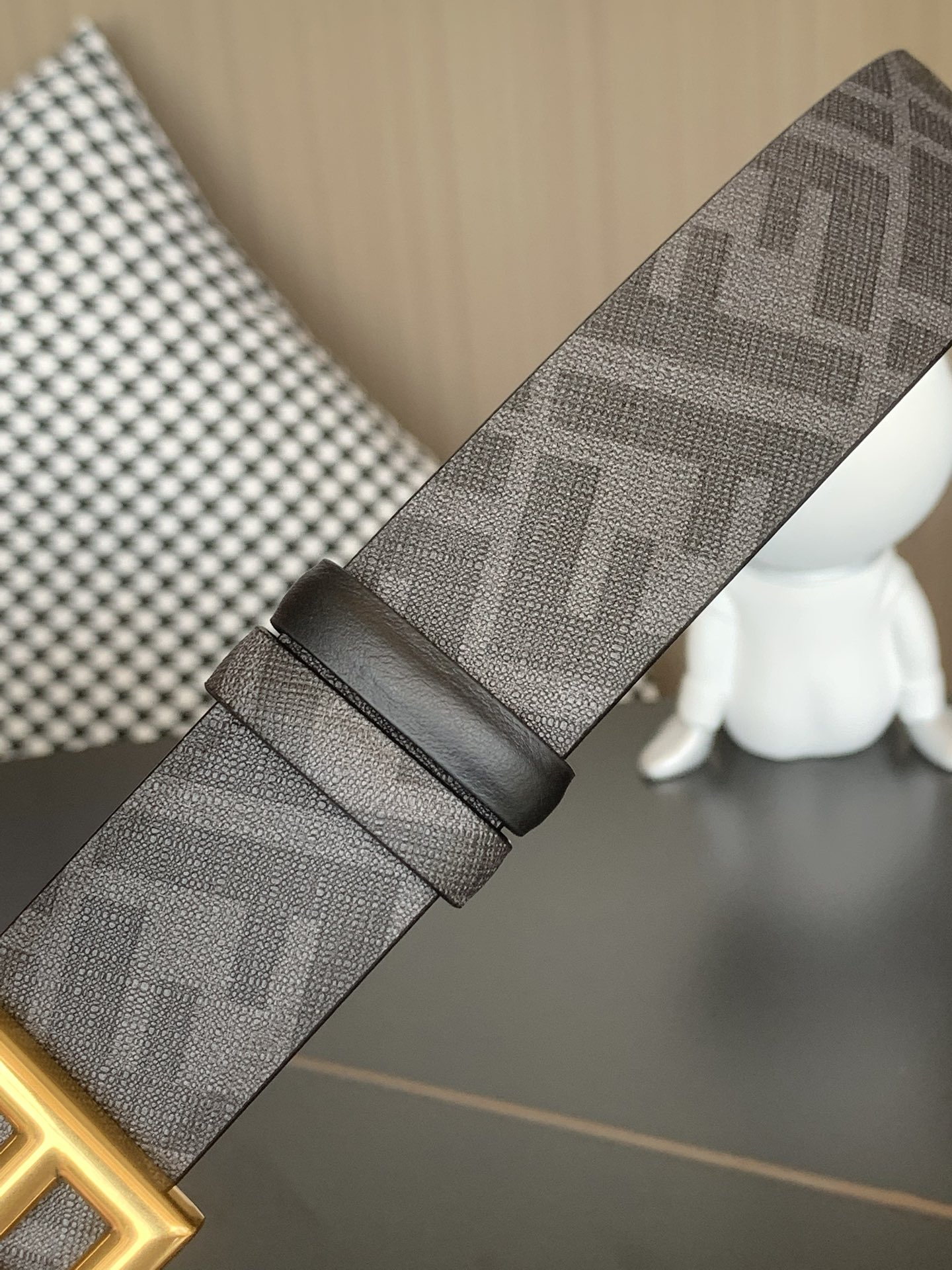 Fendi 同步礼盒 芬迪 FENDI 金双F标志 意大利进口牛皮，BAGUETTE系列 𝟑.𝟓𝐜𝐦宽度，镀钯皮带扣附链扣