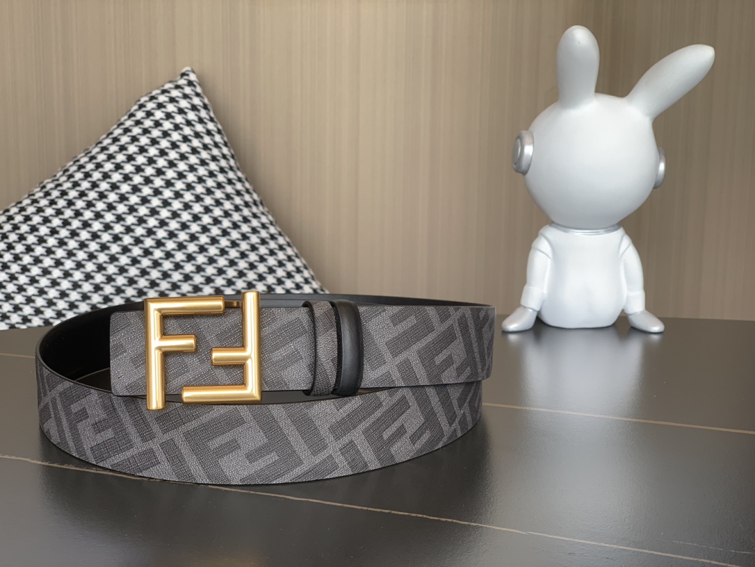 Fendi 同步礼盒 芬迪 FENDI 金双F标志 意大利进口牛皮，BAGUETTE系列 𝟑.𝟓𝐜𝐦宽度，镀钯皮带扣附链扣