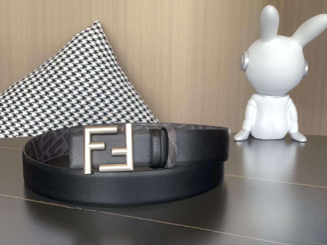 Fendi 同步礼盒 芬迪 FENDI 金双F标志 意大利进口牛皮，BAGUETTE系列 𝟑.𝟓𝐜𝐦宽度，镀钯皮带扣附链扣