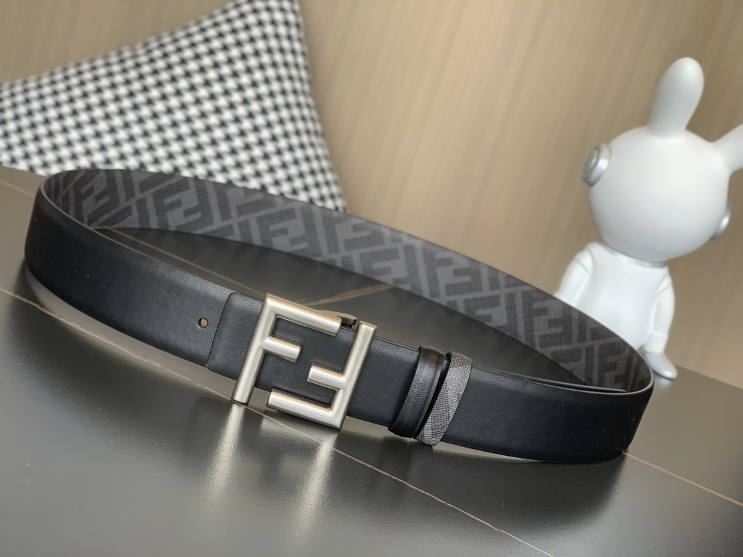 Fendi 同步礼盒 芬迪 FENDI 金双F标志 意大利进口牛皮，BAGUETTE系列 𝟑.𝟓𝐜𝐦宽度，镀钯皮带扣附链扣
