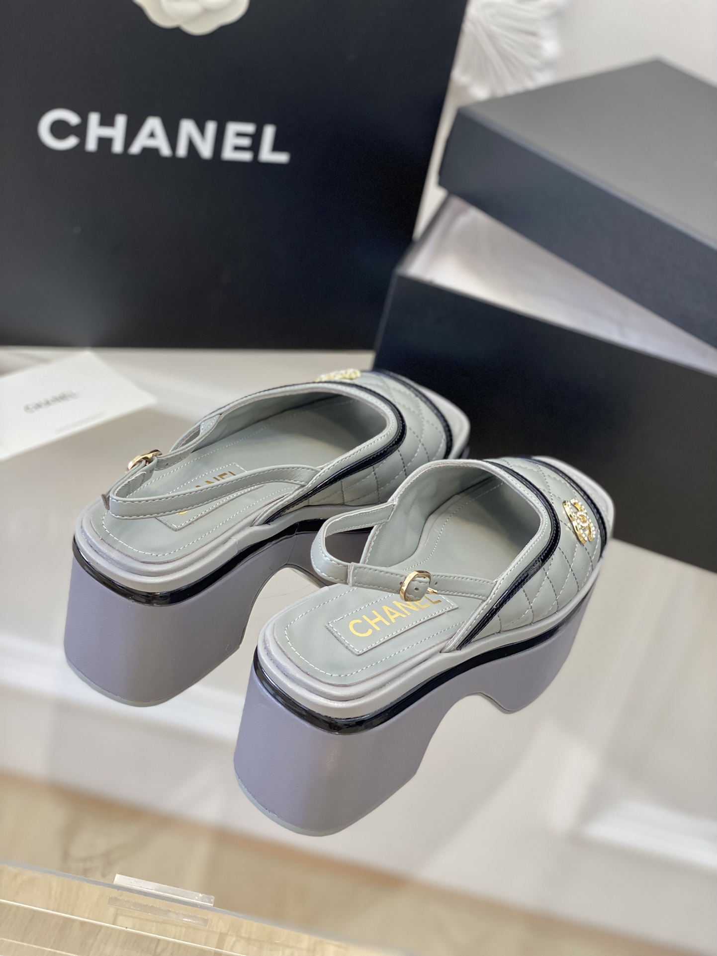 Chanel23新款厚底鱼嘴凉鞋！在