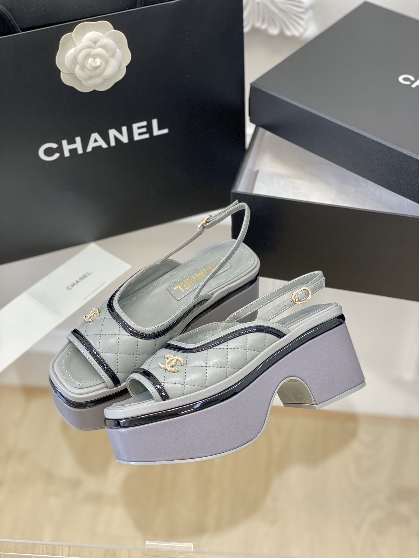 Chanel23新款厚底鱼嘴凉鞋！在