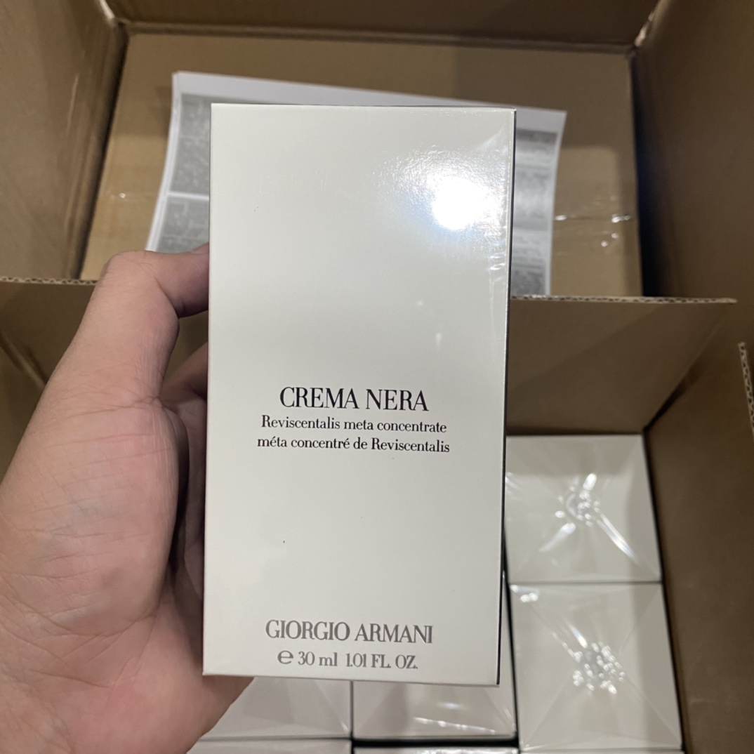 95。阿玛尼黑曜石绿精华30ml/明通版 🔜 明通版.高质量❗🇮🇹Armani/阿玛尼 黑曜石绿精华30ml 细节对版☑️件48支 配中文标 现货优势供应