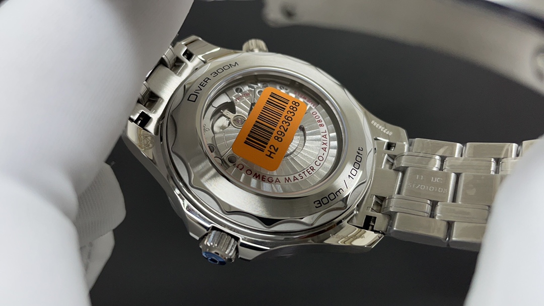 Omega 欧米茄 海马300蓝 42mm 8800机
