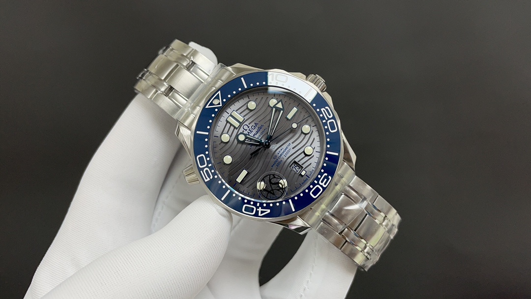 Omega 欧米茄 海马300蓝 42mm 8800机