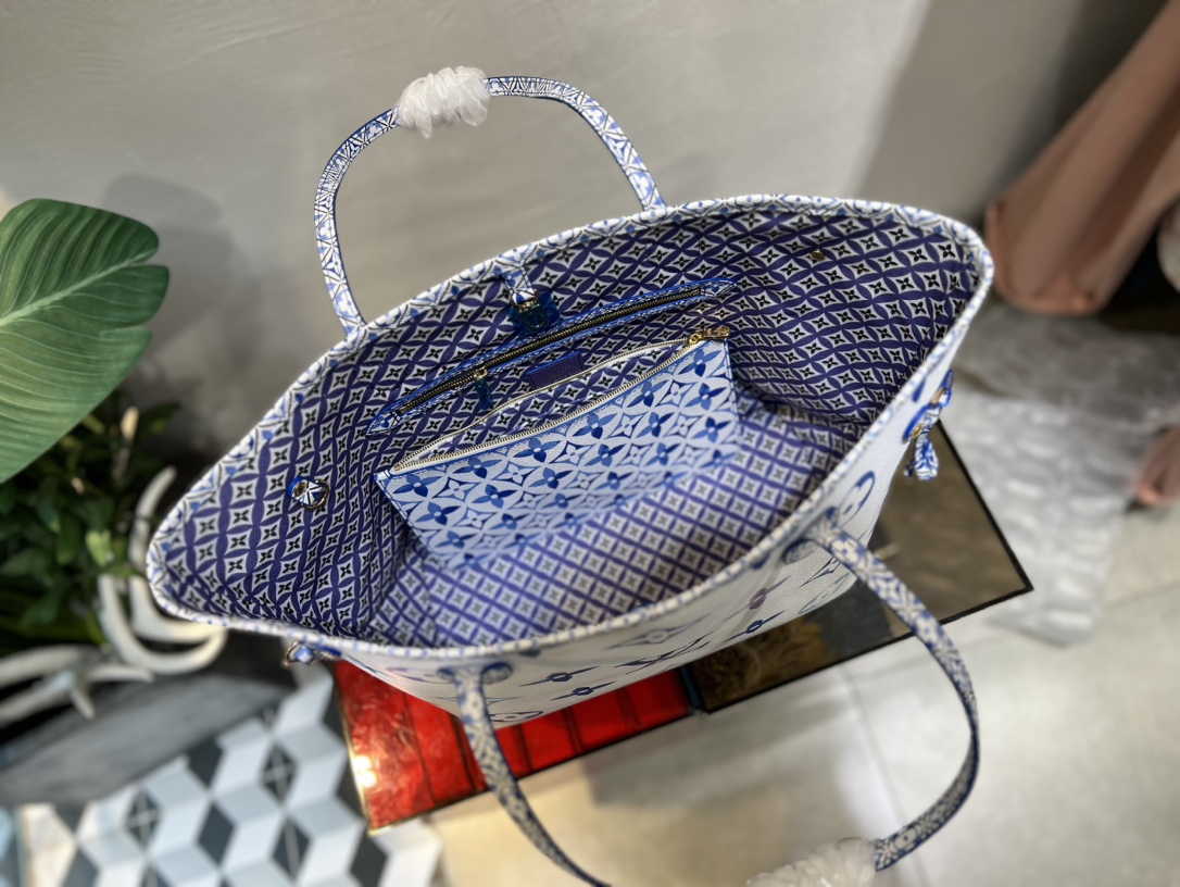Louis Vuitton Luxury Handbag Collection 8
