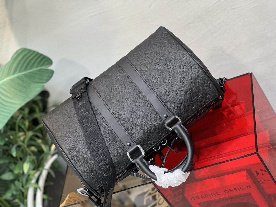 This Keepall 35 travel bag is crafted from Monogram Shadow leather - Bag 5