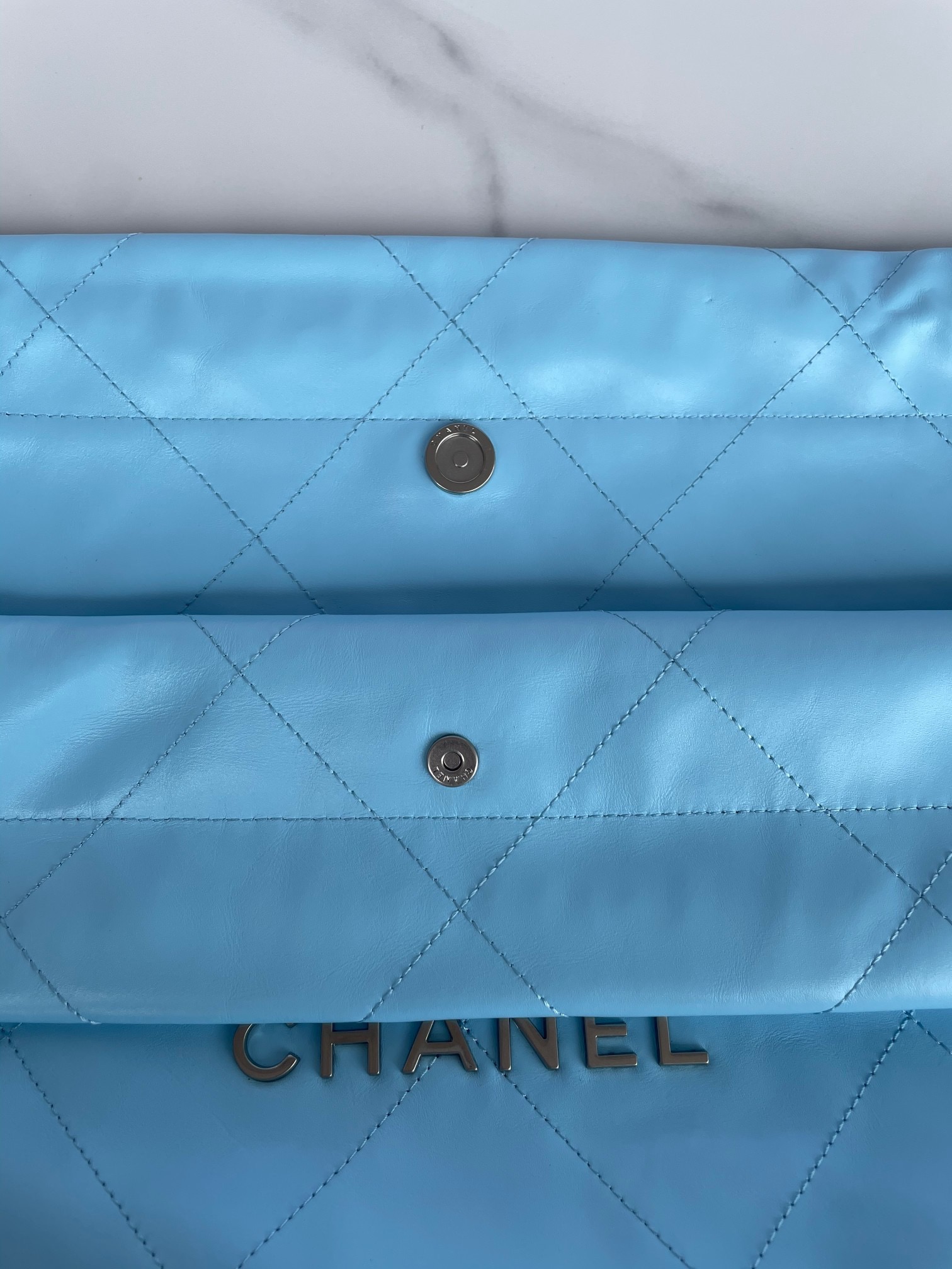 Chanel型号:AS3260简介:原单质量经典之作华丽与气质的前沿是你意想不到的尊贵皮种:原单进口牛皮