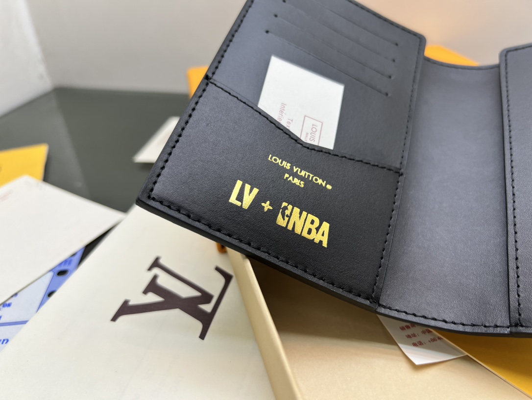 Leather passport holder gift packaging
