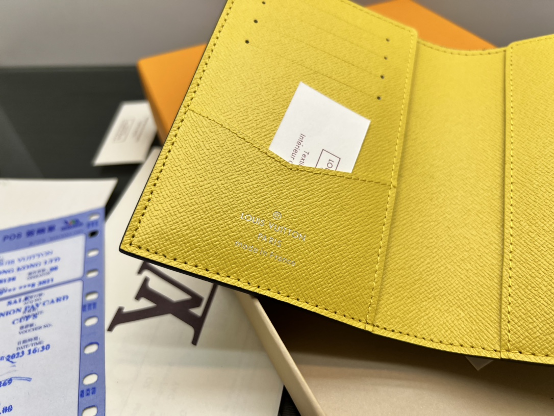 Passport cover gift packaging