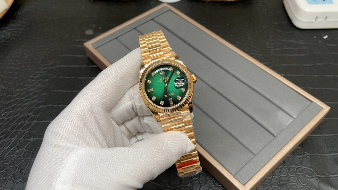 Unknown 星期日历型 双历黄金绿面 36mm