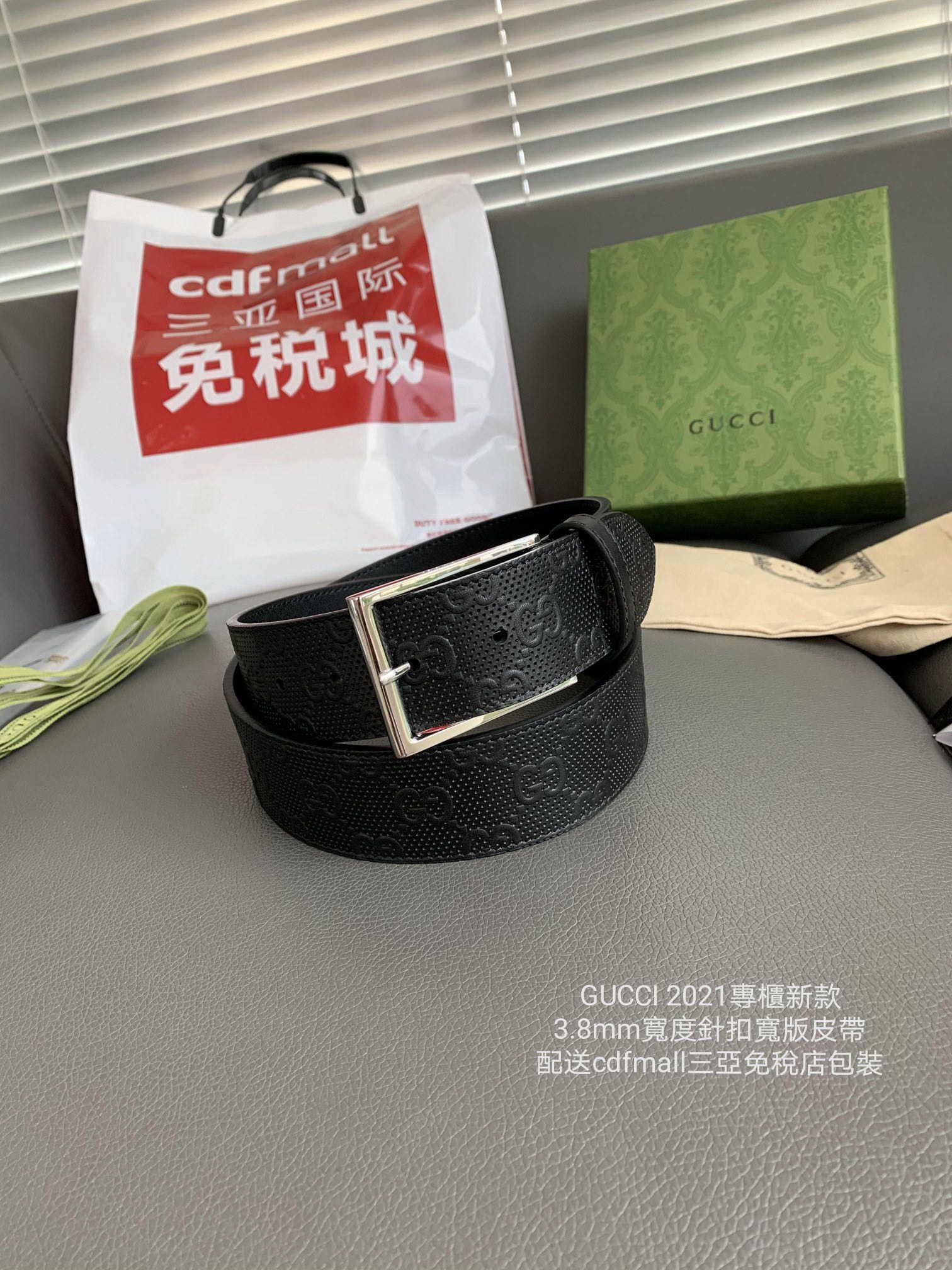 Gucci 采用新的冲孔印花元素 简约风針扣寬版皮帶 𝟑.𝟖𝐜𝐦