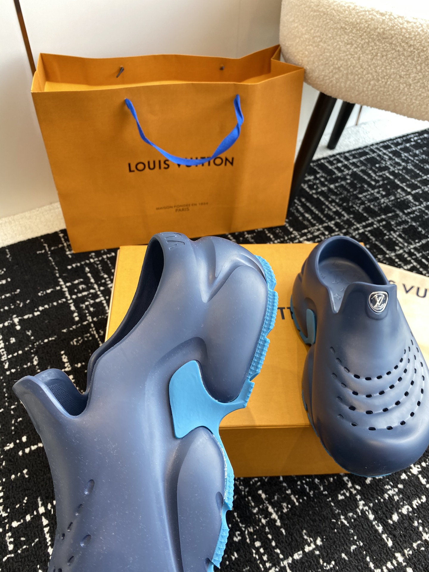 louisvuittonshark鲨鱼半拖2代新款网红同款新款鲨鱼拖鞋增高5厘米Lv这鞋可以完美的盖住大