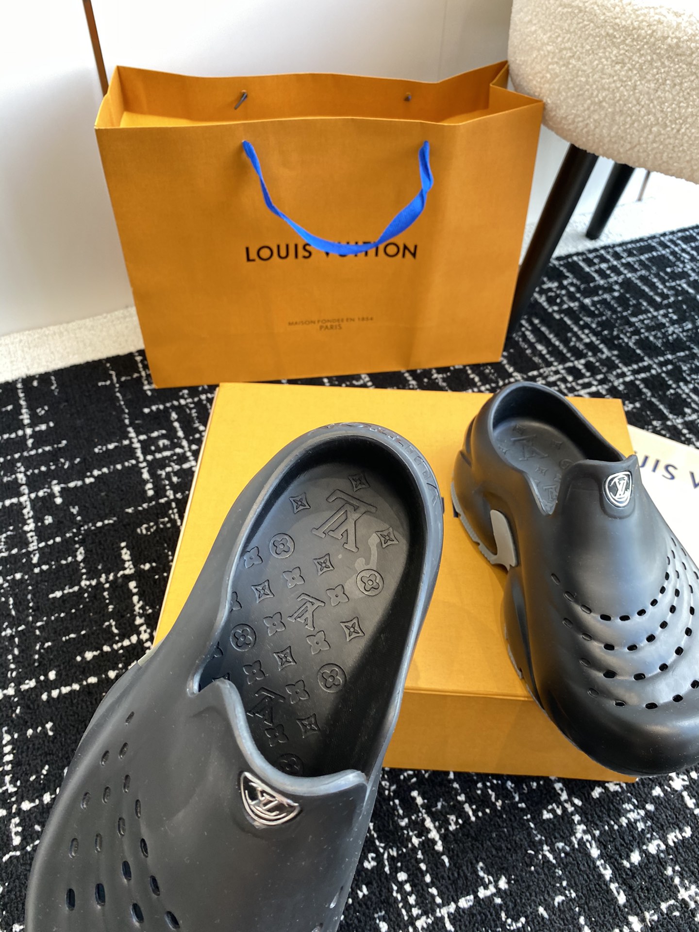 louisvuittonshark鲨鱼半拖2代新款网红同款新款鲨鱼拖鞋增高5厘米Lv这鞋可以完美的盖住大