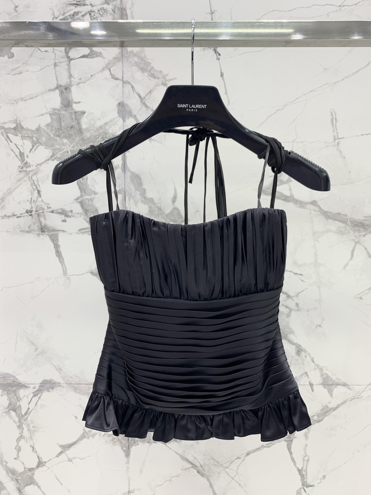 NO:829076,* Holy Family pleated suspenders are all hand pleated and stitched. It is simply a piece of handicraft. The pleated texture effect is unique and novel. There are three ways to tie the strap. Chic and versatile. High-end must-have style. Size SML number, saint laurent-clothing, saint laurent,19860909* 圣家压褶吊带 全部手工压褶并挑针 简直一件工艺品 褶皱肌理效果 别致新颖 绑带三种绑法 别致百搭 高级必入款 码数SML 编号,圣罗兰-服装,saint laurent,,Women's clothing