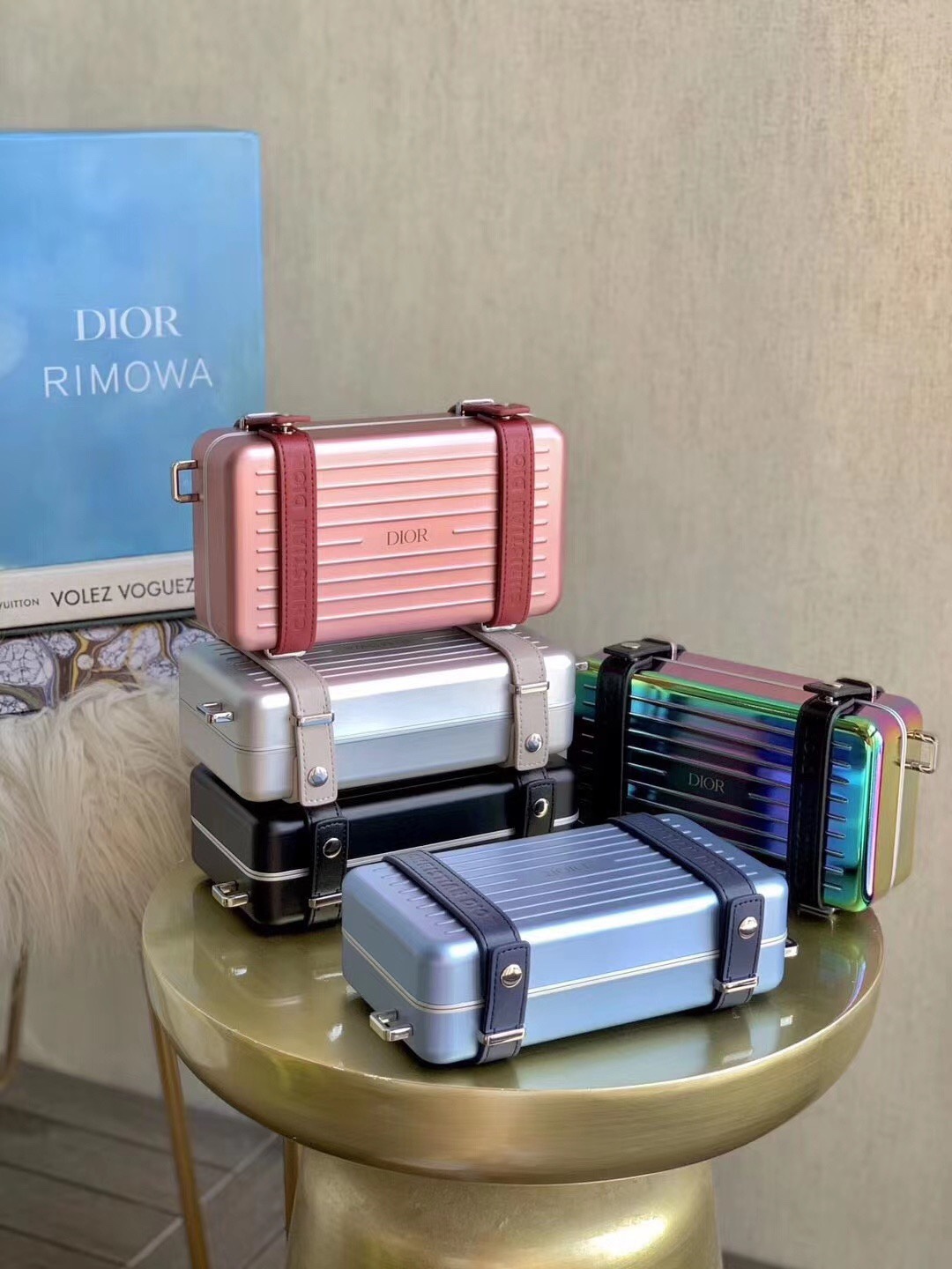 Dior x Rimowa Bolso Bandolera: Elegancia y Funcionalidad en Aleación de Aluminio