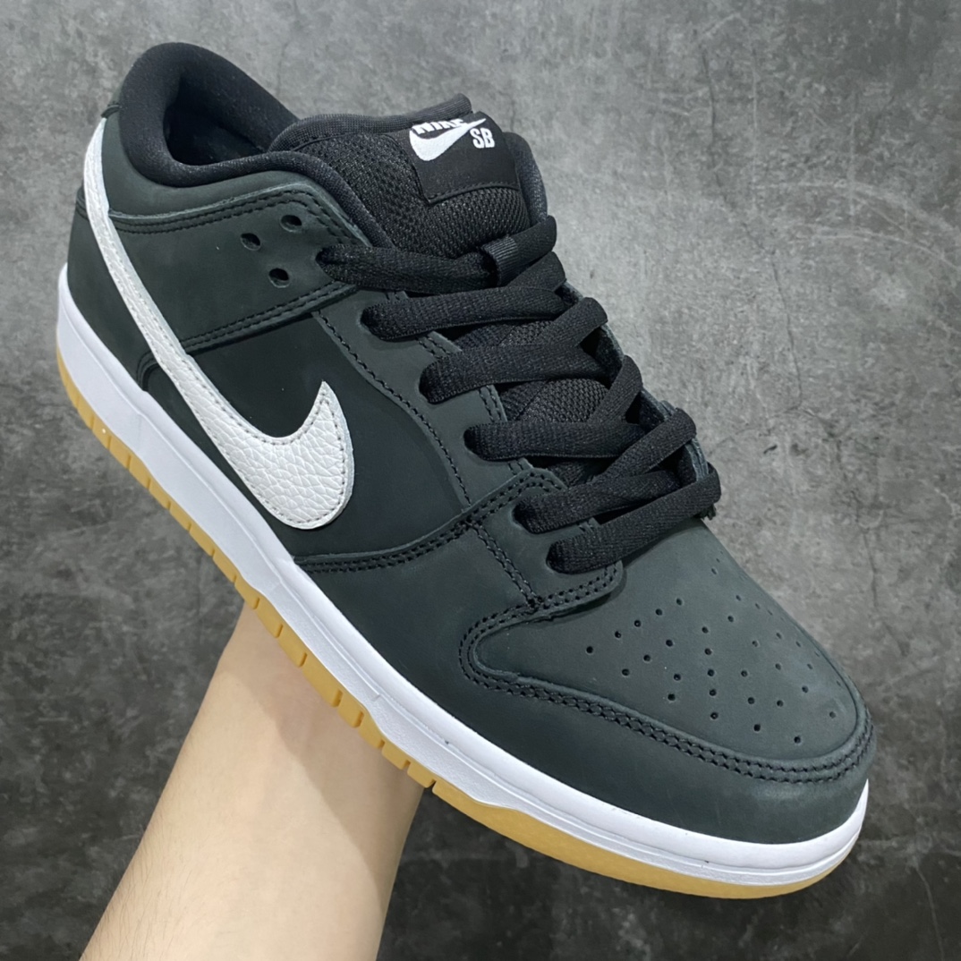 图片[3]-【AY版】Nike Dunk SB Low 黑白生胶n 全新2023版同步官方 细节满满 全套配件齐全 品质随意秒杀市面各种文案党嘴炮\”纯原\”货号：CD2563-006 尺码：36 36.5 37.5 38 38.5 39 40 40.5 41 42 42.5 43 44 44.5 45 46 47.5-莆田鞋批发中心