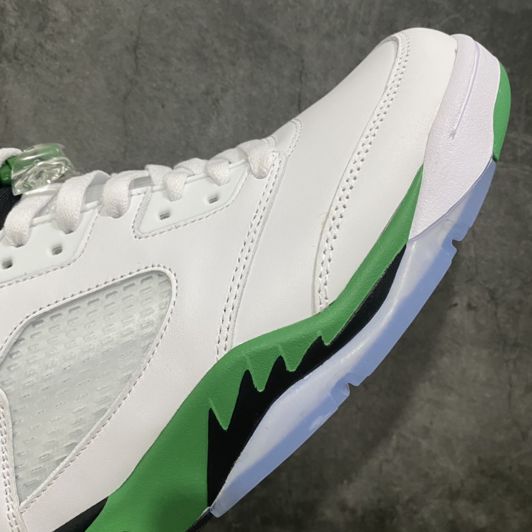 图片[6]-Air Jordan AJ5 WMNS \”Lucky Green\”凯尔特人白绿 货号：DD9336-103鞋身整体以皮革覆盖，配色方面以大面积白色呈现，搭配黑色鞋舌、中底以及绿色细节点缀。整体颜值十分亮眼。鞋底也采用水晶外底设计，整体配色设计与\”凯尔特人\”十分相似！nSIZE：40 40.5 41 42 42.5 43 44 44.5 45 46 47.5-莆田鞋批发中心