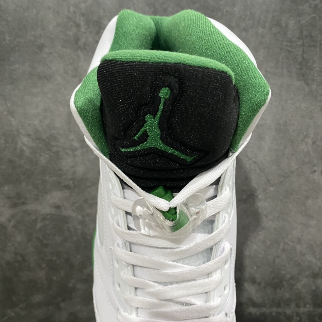 图片[8]-Air Jordan AJ5 WMNS \”Lucky Green\”凯尔特人白绿 货号：DD9336-103鞋身整体以皮革覆盖，配色方面以大面积白色呈现，搭配黑色鞋舌、中底以及绿色细节点缀。整体颜值十分亮眼。鞋底也采用水晶外底设计，整体配色设计与\”凯尔特人\”十分相似！nSIZE：40 40.5 41 42 42.5 43 44 44.5 45 46 47.5-莆田鞋批发中心