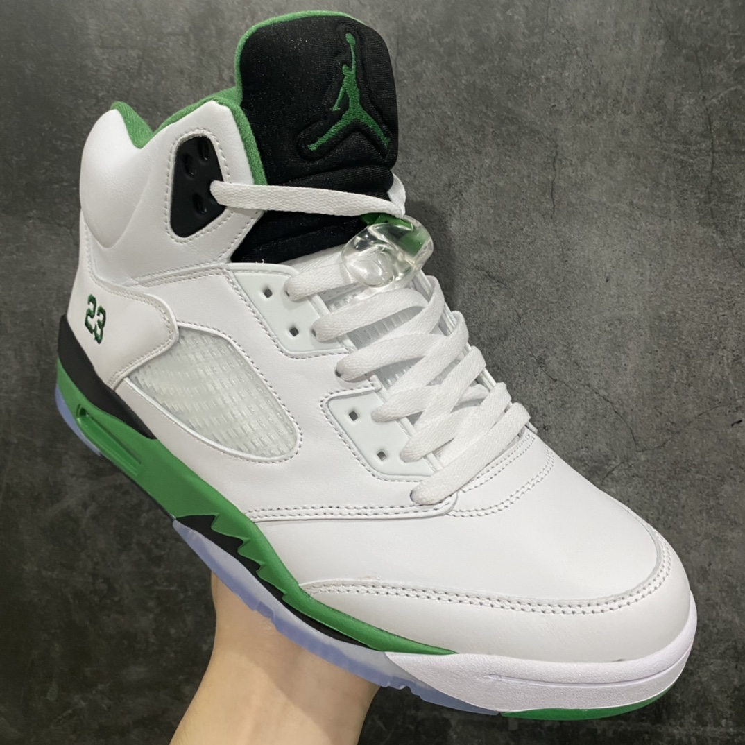 图片[3]-Air Jordan AJ5 WMNS \”Lucky Green\”凯尔特人白绿 货号：DD9336-103鞋身整体以皮革覆盖，配色方面以大面积白色呈现，搭配黑色鞋舌、中底以及绿色细节点缀。整体颜值十分亮眼。鞋底也采用水晶外底设计，整体配色设计与\”凯尔特人\”十分相似！nSIZE：40 40.5 41 42 42.5 43 44 44.5 45 46 47.5-莆田鞋批发中心