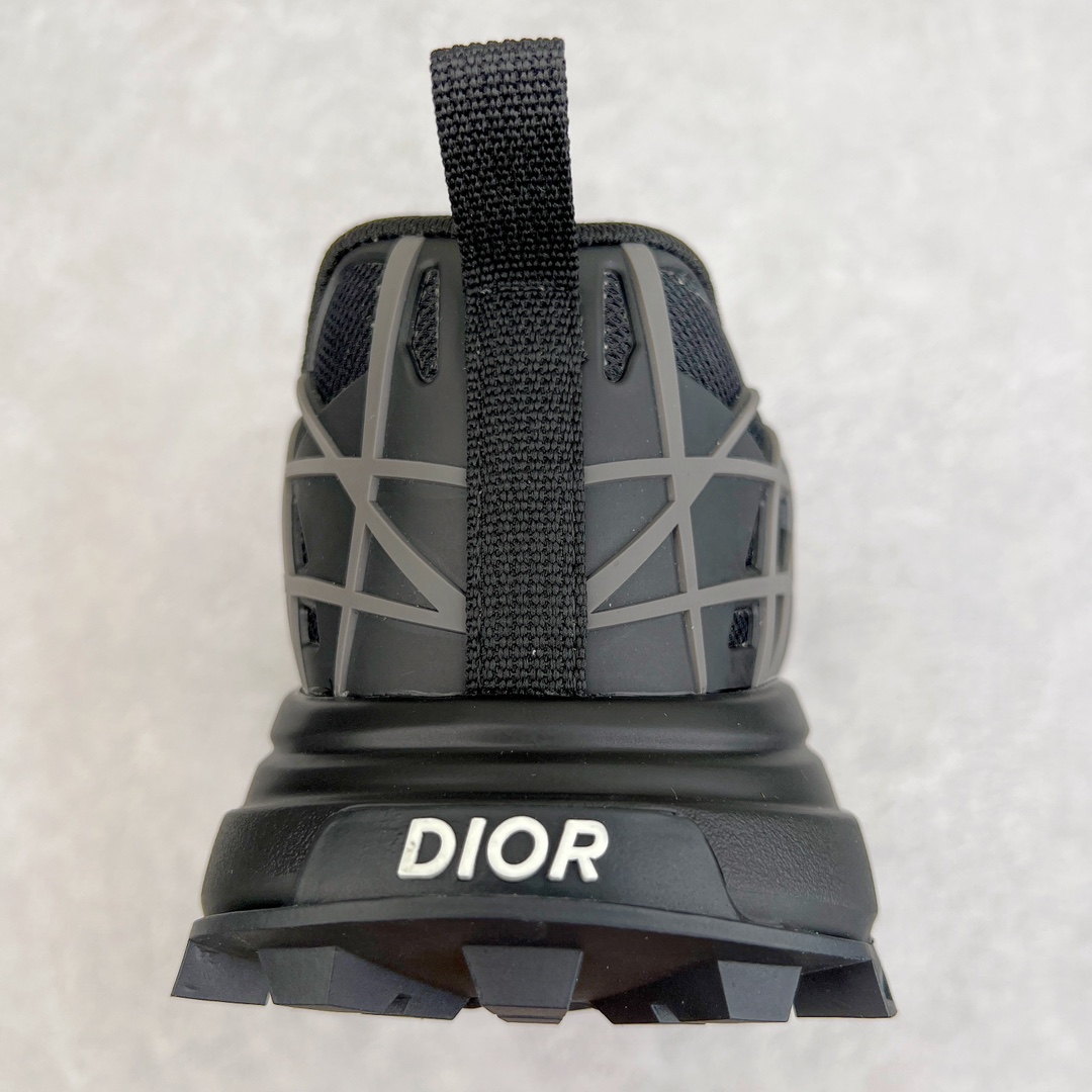 图片[8]-💰400 Dior 2023年迪奥B31最新爆款 广东纯原出品 网布藤格纹图案系低帮运动休闲鞋 国际顶尖设计新颖 时尚潮流白搭款 采用tpu防滑组合抽真空大底 鞋面无规则滴胶菱形线条 与超透气网面融为一体 运动时尚百搭一身 材料:采用进口网眼织物精心制作 搭配曲纹藤格纹注塑橡胶提升格调 全新演绎经典图案 彰显未来主义的风格 鞋舌和正面饰以di~r标志 孔眼突显徒步鞋的风格ncddiamond抽绳彰显科技魅力 纹理凹口厚底采用橡胶精心制作 提供理想的抓地力 加固鞋跟缔造舒适非凡的穿着体验 可与运动服饰和休闲装扮搭配 打造精致造型 尺码：35 36 37 38 39 40 41 42 43 44 45 编码：yby4936070-运动鞋