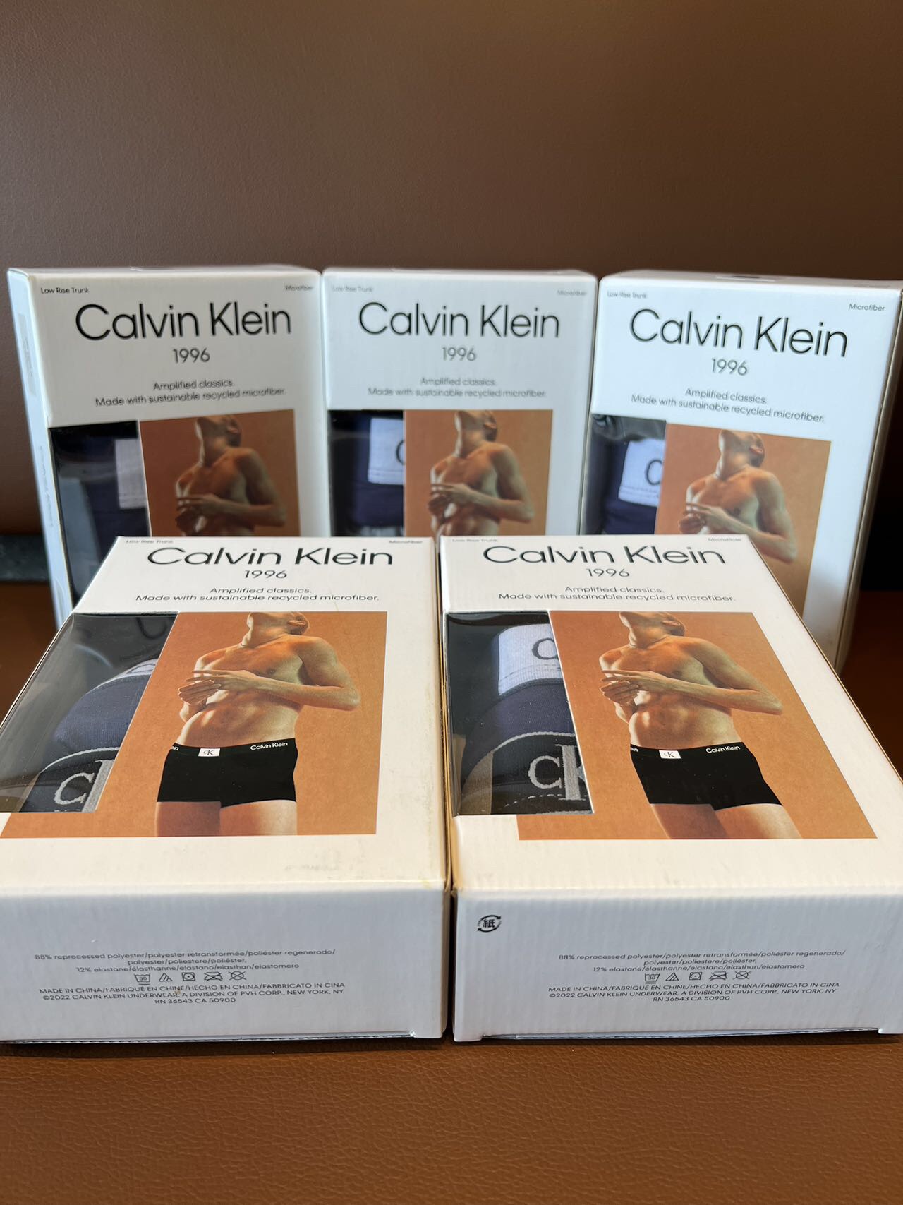 三条一盒【CK96系列】3.4cm弹力腰带舒适不勒。亮眼醒目CK标志，潮流花样，不单调。轻薄细滑面料。顺