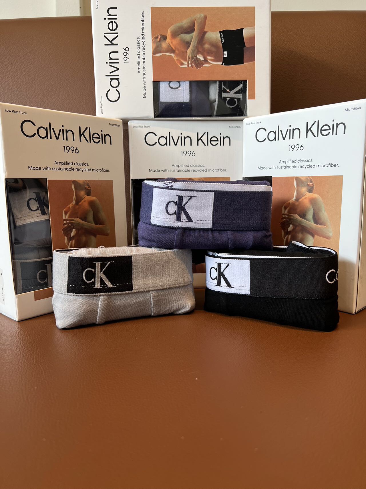 三条一盒【CK96系列】3.4cm弹力腰带舒适不勒。亮眼醒目CK标志，潮流花样，不单调。轻薄细滑面料。顺