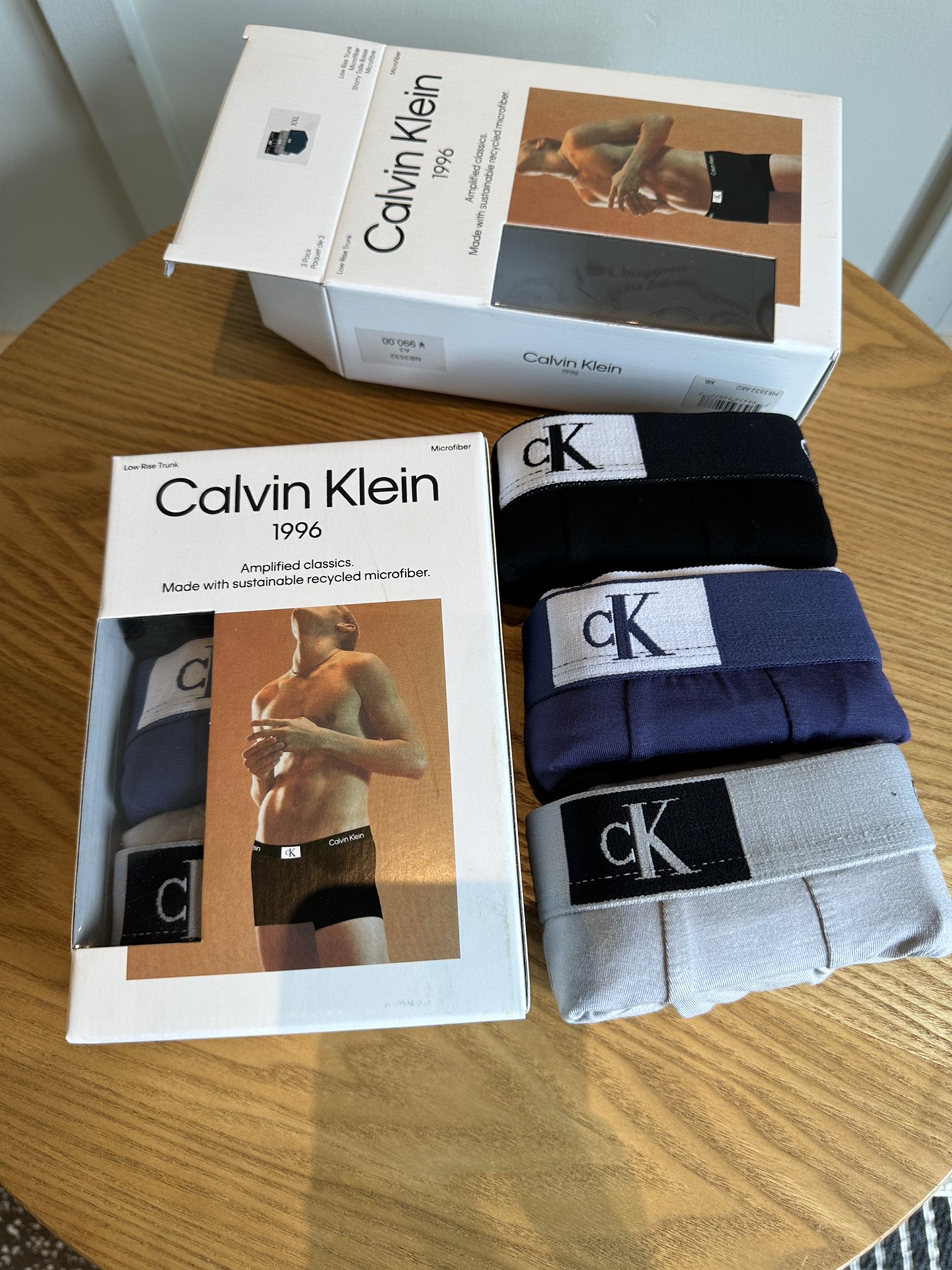 三条一盒【CK96系列】3.4cm弹力腰带舒适不勒。亮眼醒目CK标志，潮流花样，不单调。轻薄细滑面料。顺