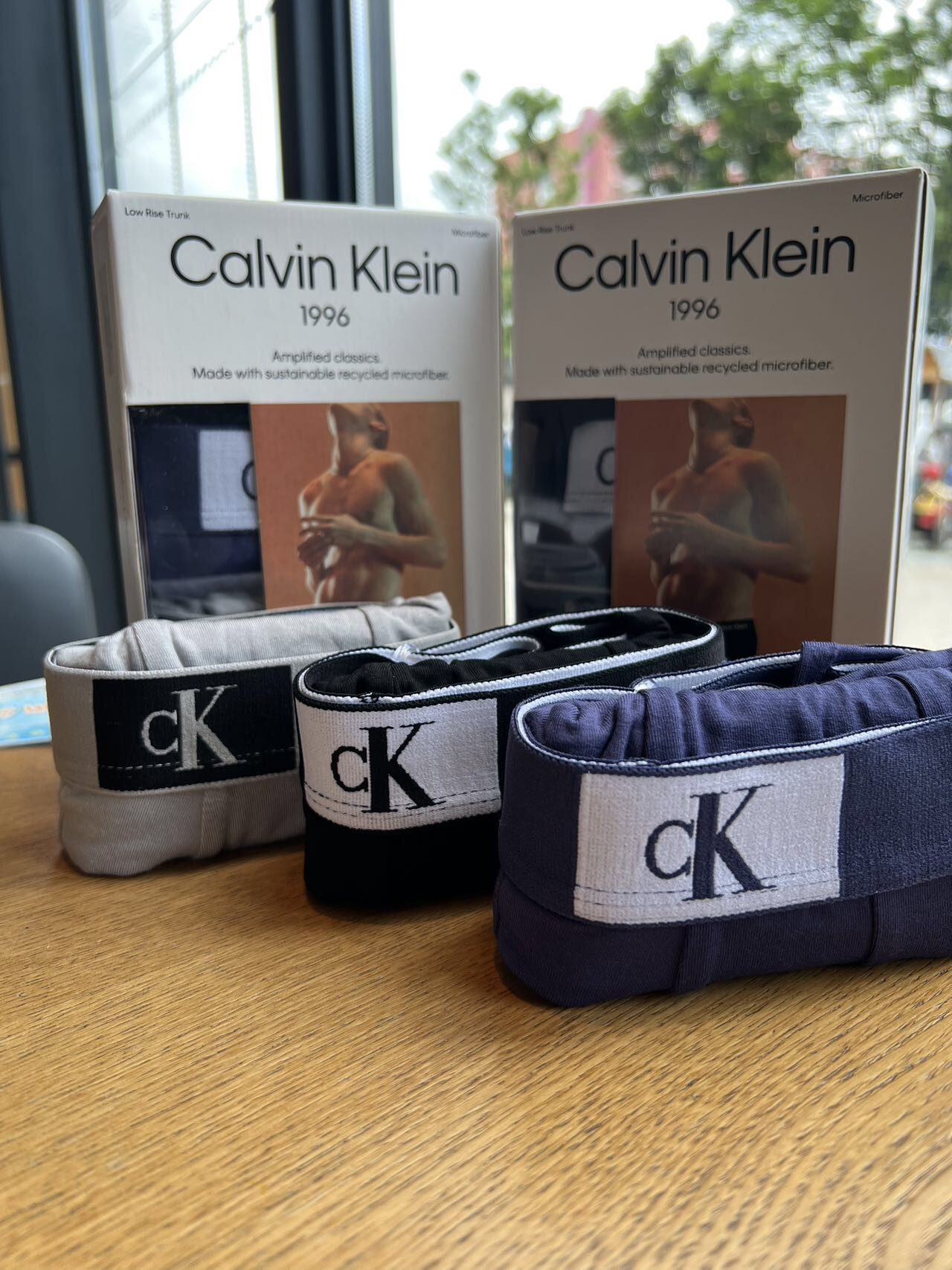 三条一盒【CK96系列】3.4cm弹力腰带舒适不勒。亮眼醒目CK标志，潮流花样，不单调。轻薄细滑面料。顺