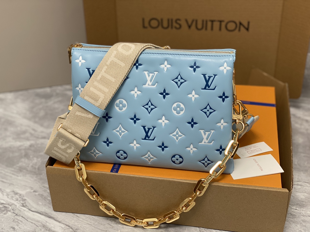 Louis Vuitton LV Coussin Bolsos de mano Bolsos cruzados y bandoleras Azul Piel de oveja Colección verano Cadena M22953