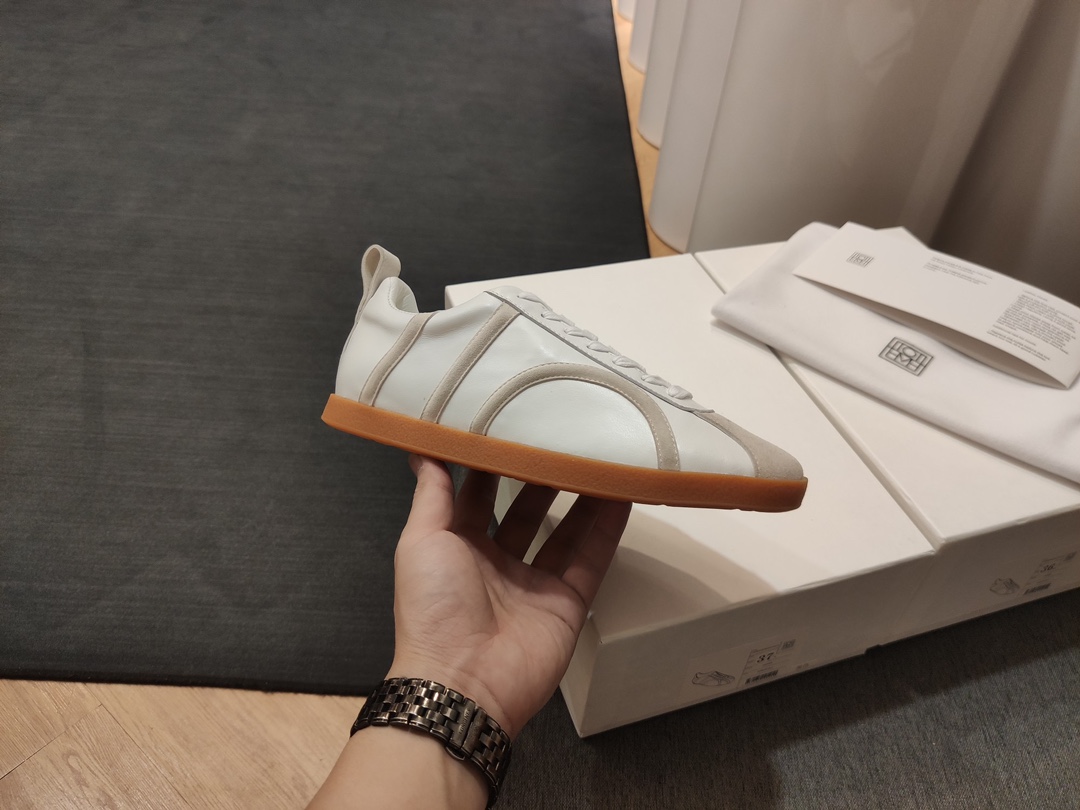 Luxurious Sheepskin Toteme Sports Shoes with Original Design and Customizable Sizes. - 图片 1