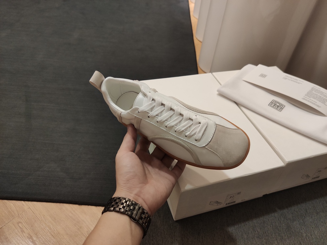 Luxurious Sheepskin Toteme Sports Shoes with Original Design and Customizable Sizes. - 图片 2